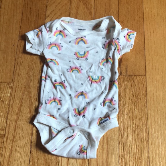 5 Gerber Onesies Rainbow Theme 🌈 - Picture 5 of 6